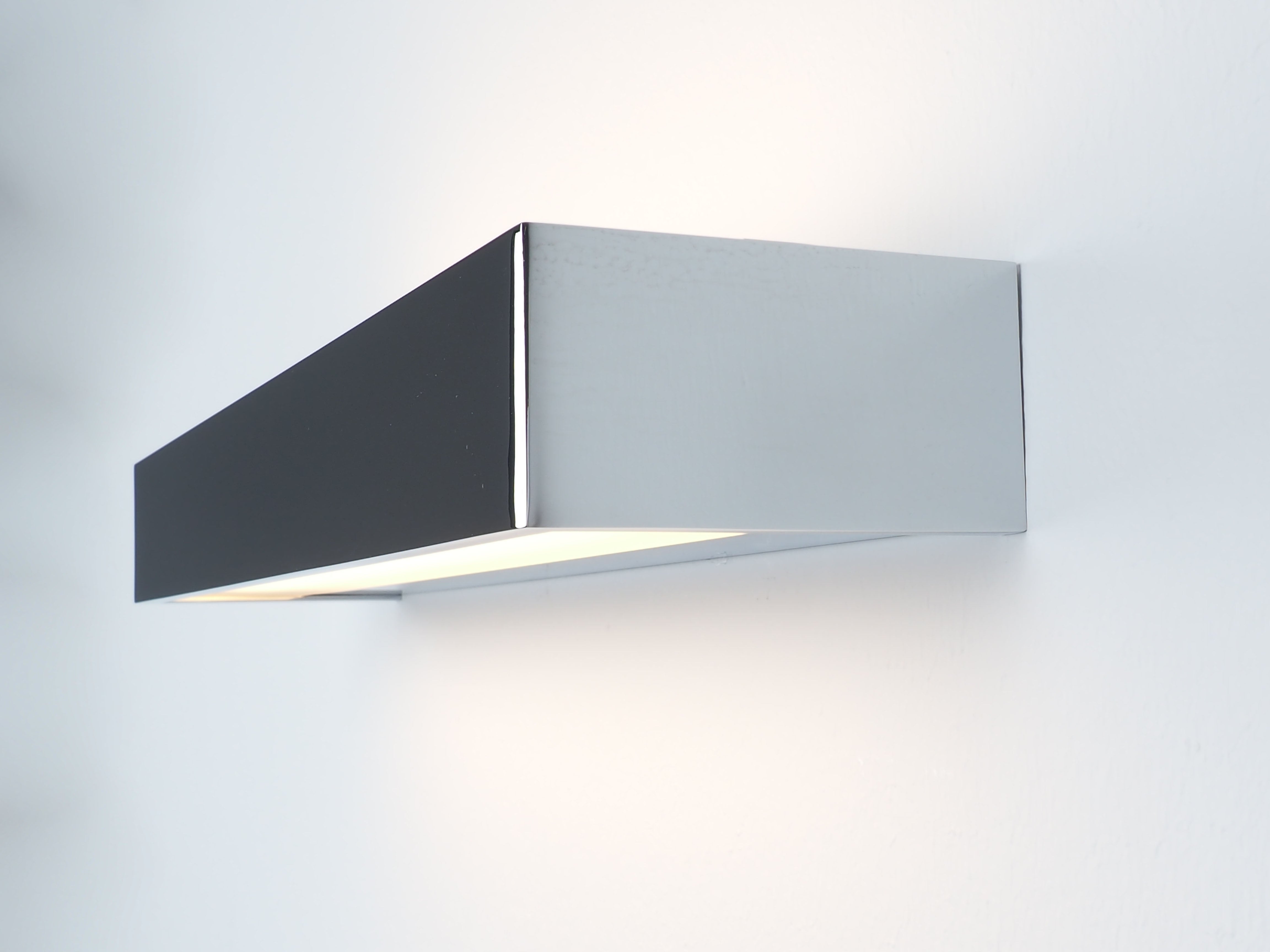 Schlanke Bauform, auch geeignet für schmale Flure.