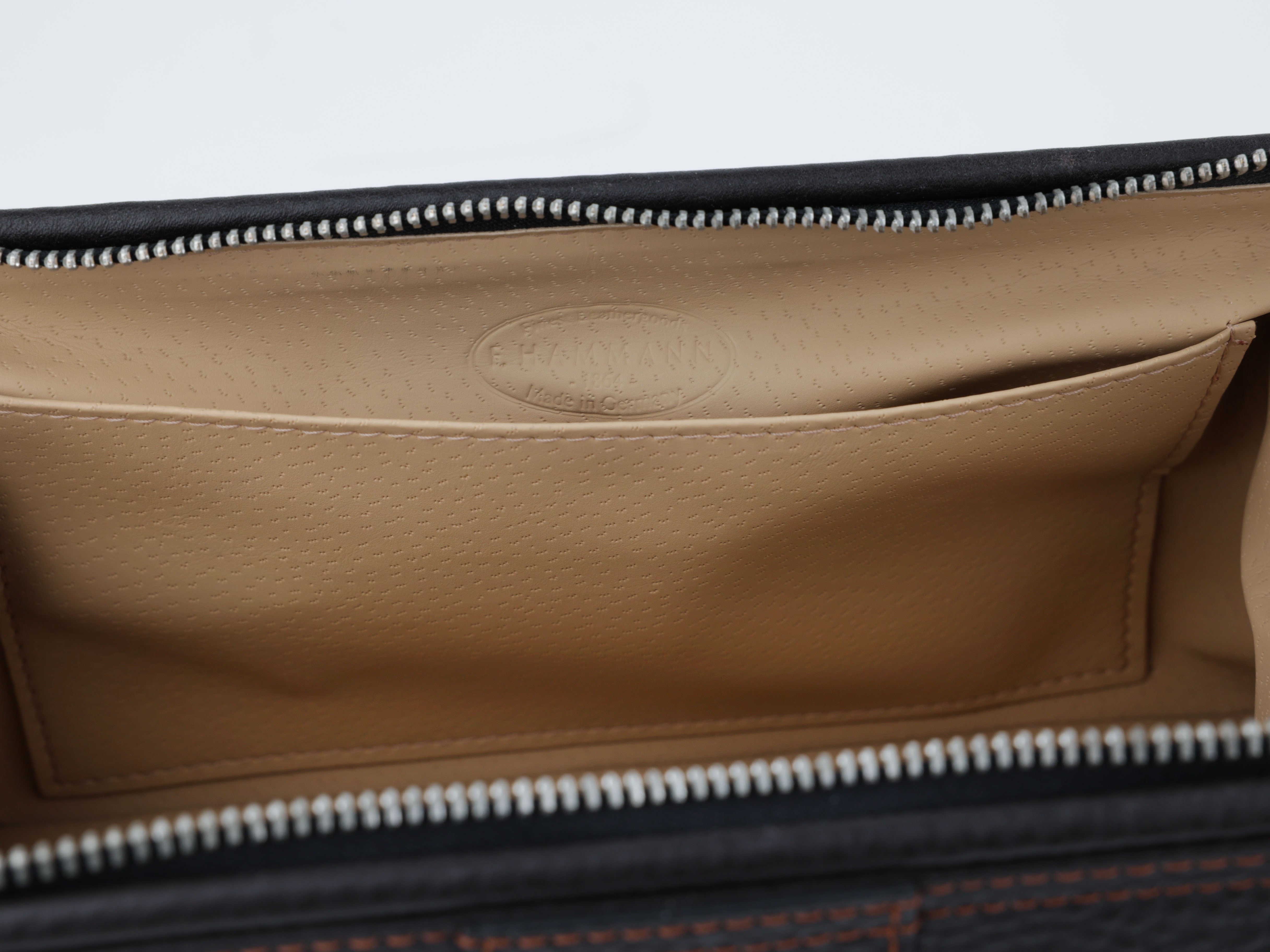 Kulturtasche mit Bügel - M - darkbrown