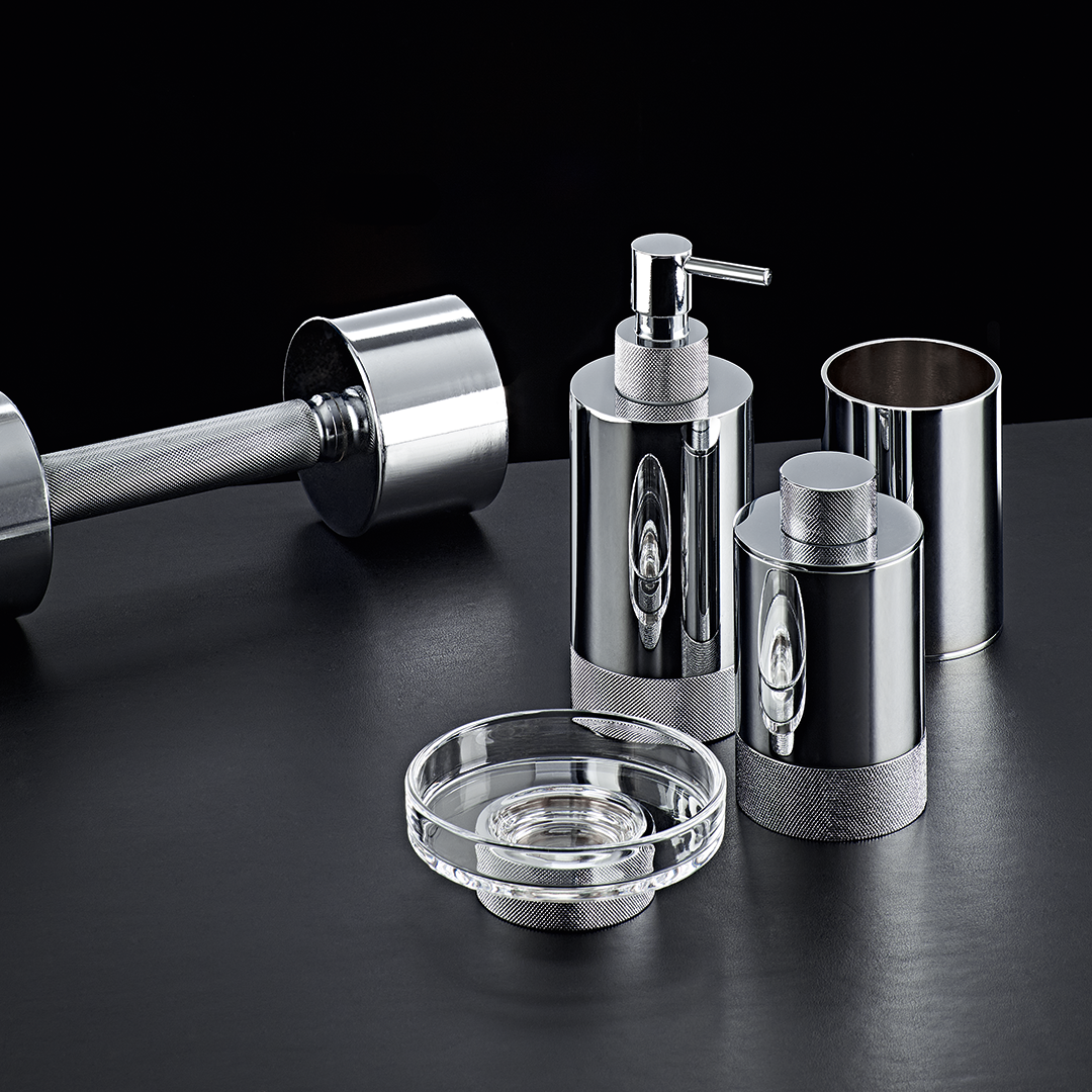 Chrom-Seifenschale auf klarem Kristallglas in modernem und edlem Design für Badezimmer-Accessoires, erhältlich bei Das Feine Bad.
