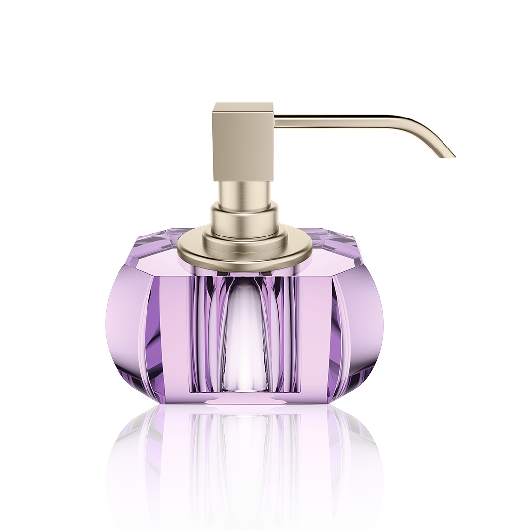 Extravagantes Badaccessoire in Violett mit Pumpmechanik aus satiniertem Nickel – ein Hauch von Luxus für Ihr Waschbecken.