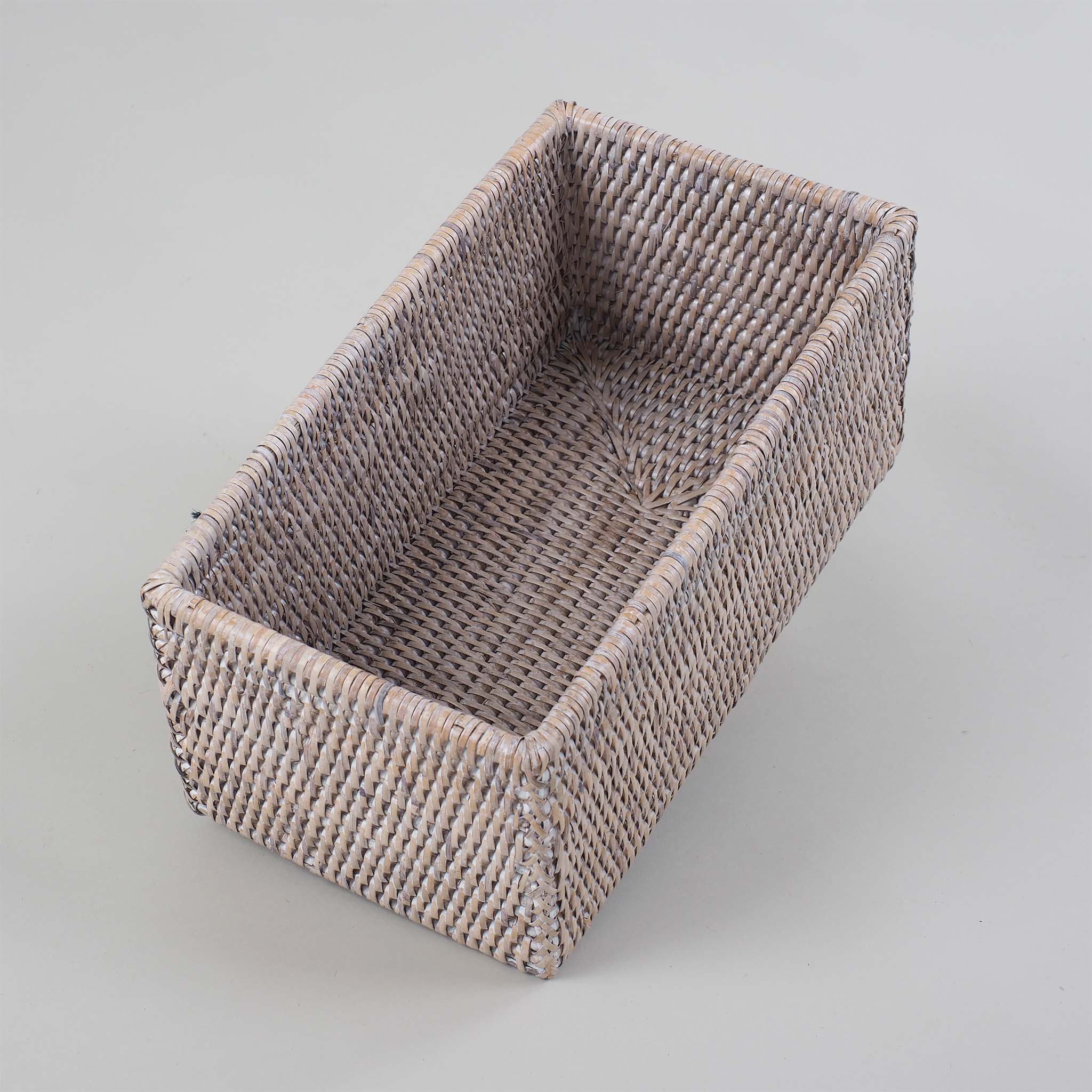 Elegante rechteckige Aufbewahrungsbox in hellem Rattan-Design, vielseitig für Kosmetik oder Utensilien, Decor Walther Basket, dasfeinebad
