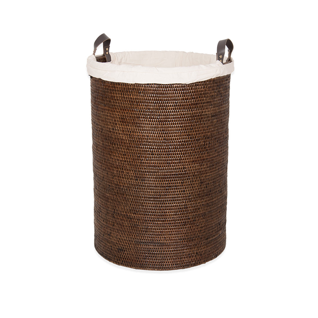 Rollbarer Wäschekorb aus dunklem handgeflochtenem Rattan mit Ledergriffen und waschbarem Wäschesack, Decor Walther Basket Kollektion, dasfeinebad
