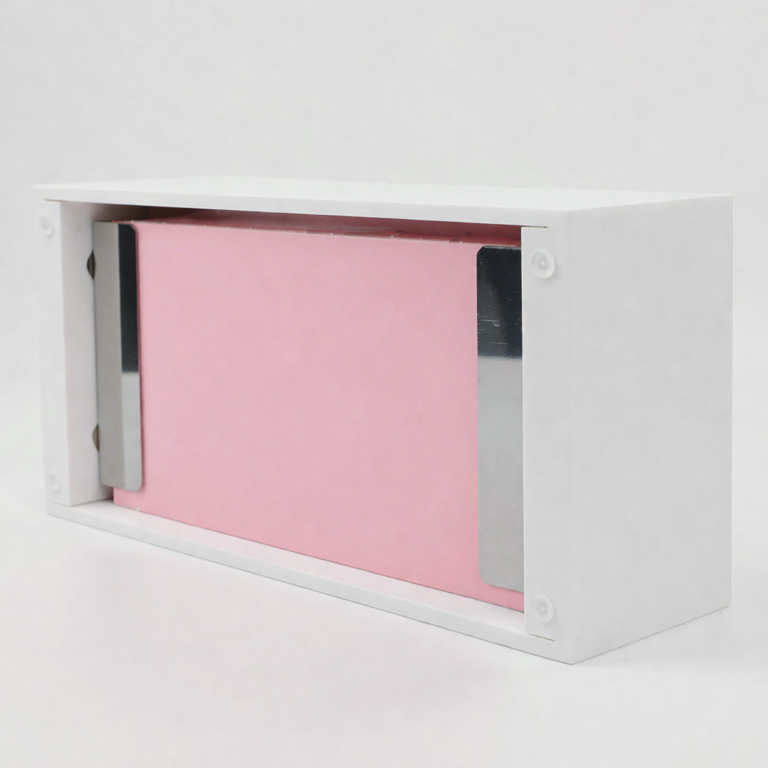 Corian® Kosmetiktuchbox, Innenansicht der Magnetfixierung für Nachfüllboxen, Beispiel mit einer rosa Nachfüllbox