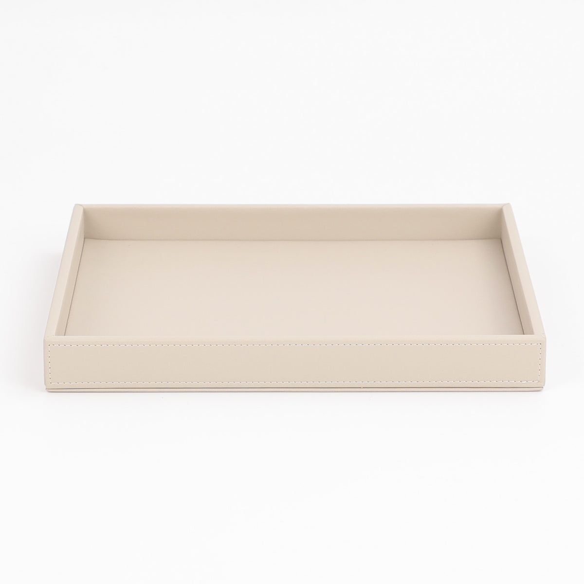 Tablett aus Kunstleder in Sandbeige aus der Serie Brownie von Decor Walther, wasserfest, in Größe R, schafft perfekte Ordnung in jedem Bad