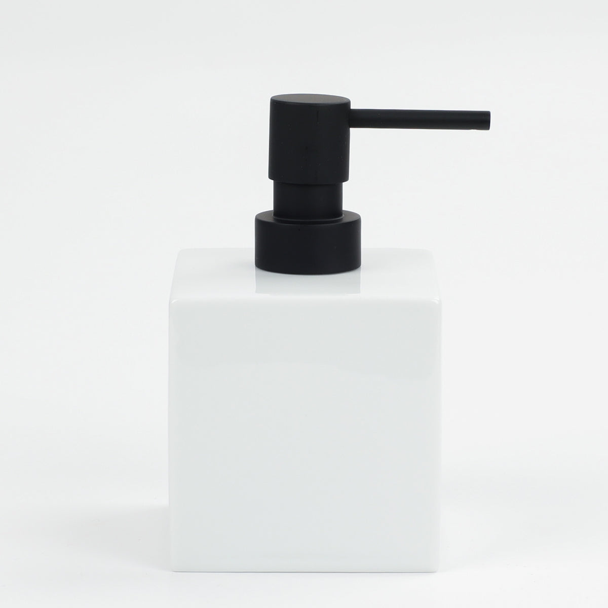 Freistehender Seifenspender DW525 aus weißem Porzellan mit Pumpenkopf Schwarz matt von Decor Walther, puristisches Design mit 425-ml-Volumen
