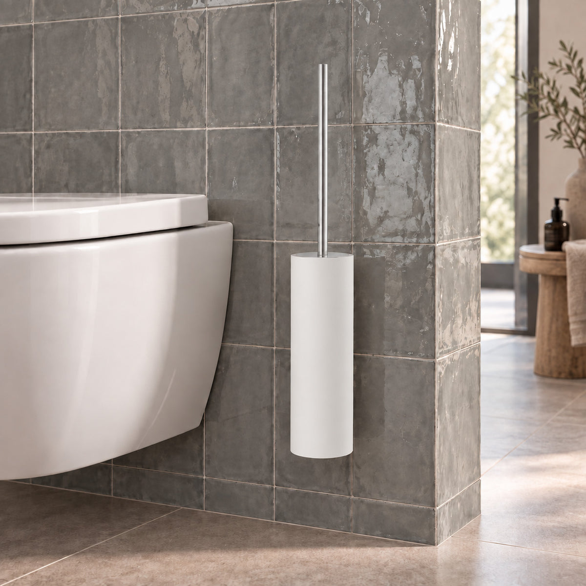 WC Bürstengarnitur zur Montage an der Wand in Weiß matt aus der Serie Stone von Decor Walther mit Bürstenstiel aus Edelstahl matt