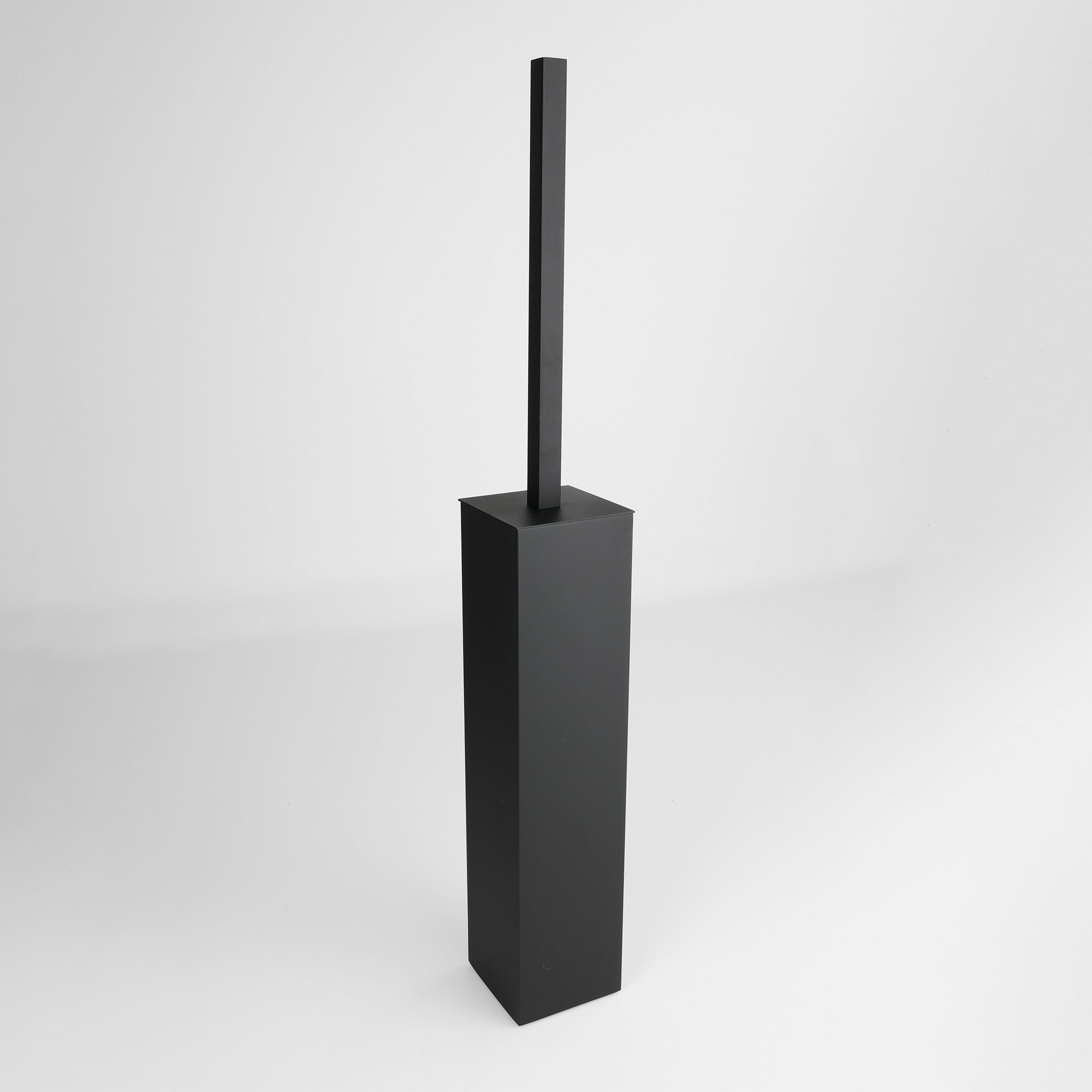 Freistehende Decor Walther CO SBG WC-Bürstengarnitur in Schwarz matt, kantiges minimalistisches Design, gefertigt aus langlebigem massivem Messing.