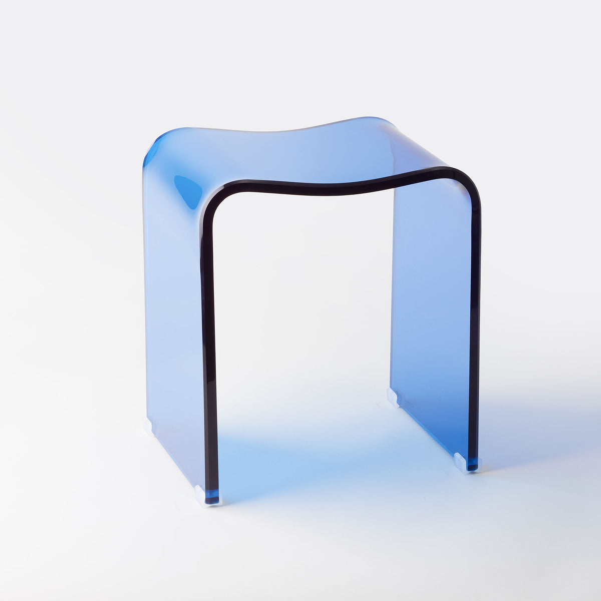 Decor Walther DW2000 Acrylhocker in transparentem Deep Sea Blau mit geschwungener Sitzfläche und moderner, fließender Form