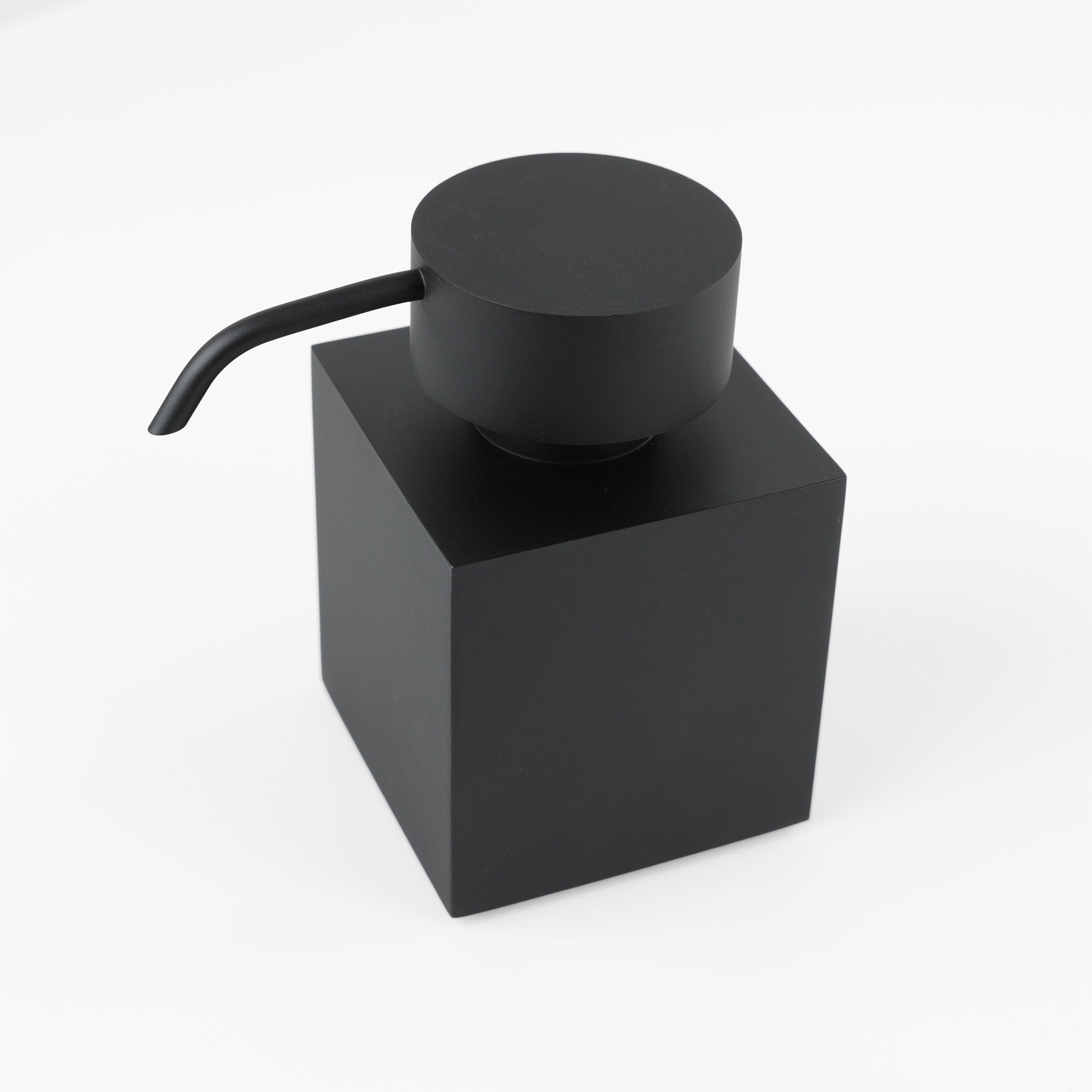 Decor Walther DW476 N freistehender Seifenspender aus massivem Messing in Schwarz matt mit Acryl-Innenbehälter.