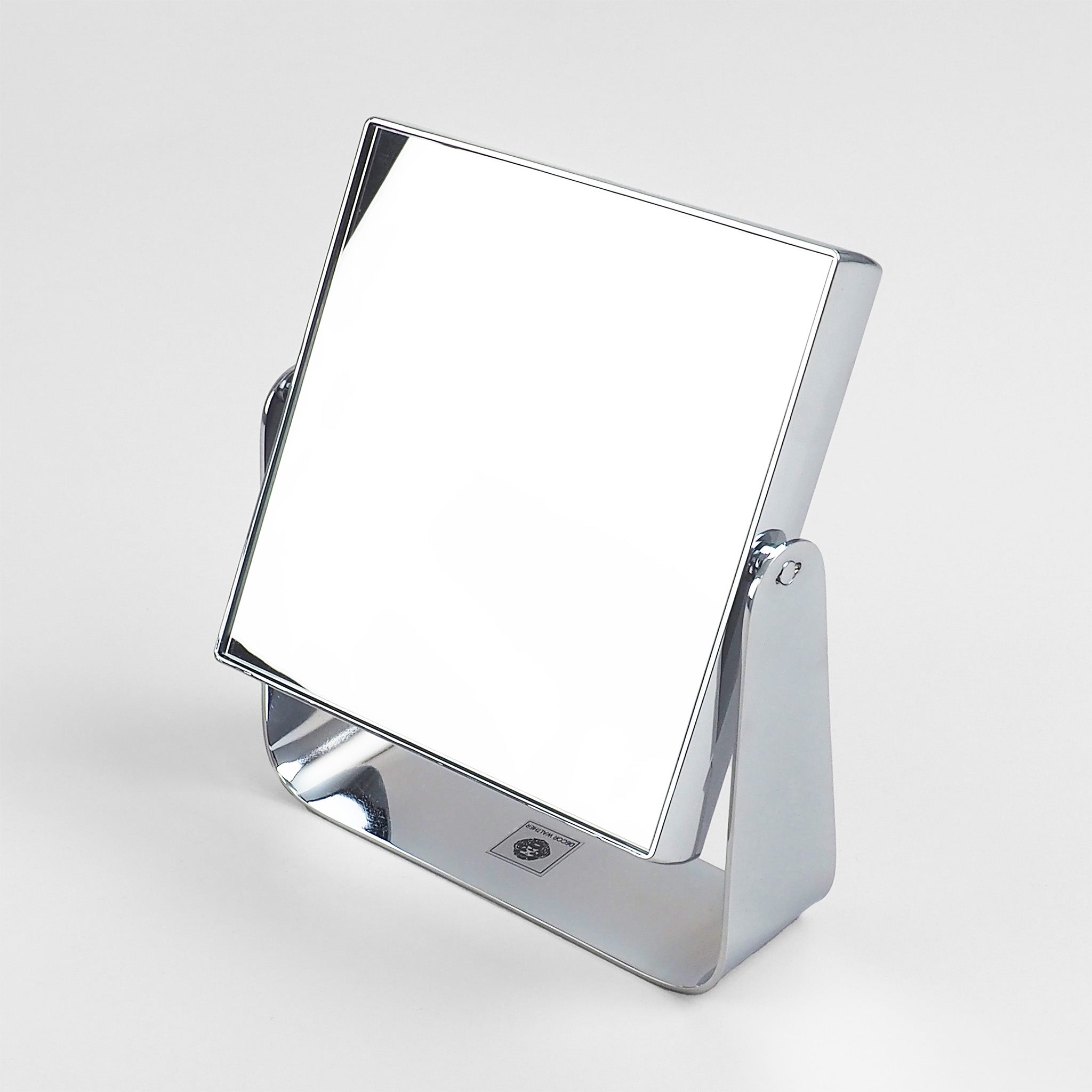 Zweiseitiger Kosmetikspiegel SPT 65 in Chrom mit Normal- und Vergrößerungsseite – eleganter Spiegel aus Kristallglas mit schwenkbarem Edelstahlbügel.