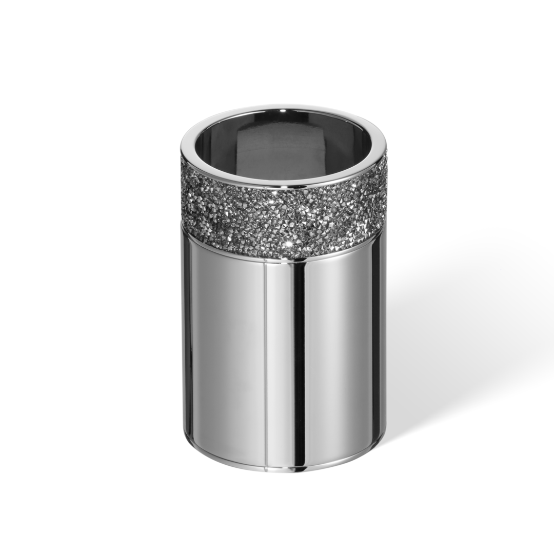 Runder Decor Walther Rocks Becher in Chrom, verziert mit einem breiten Band aus funkelnden Swarovski-Kristallen.