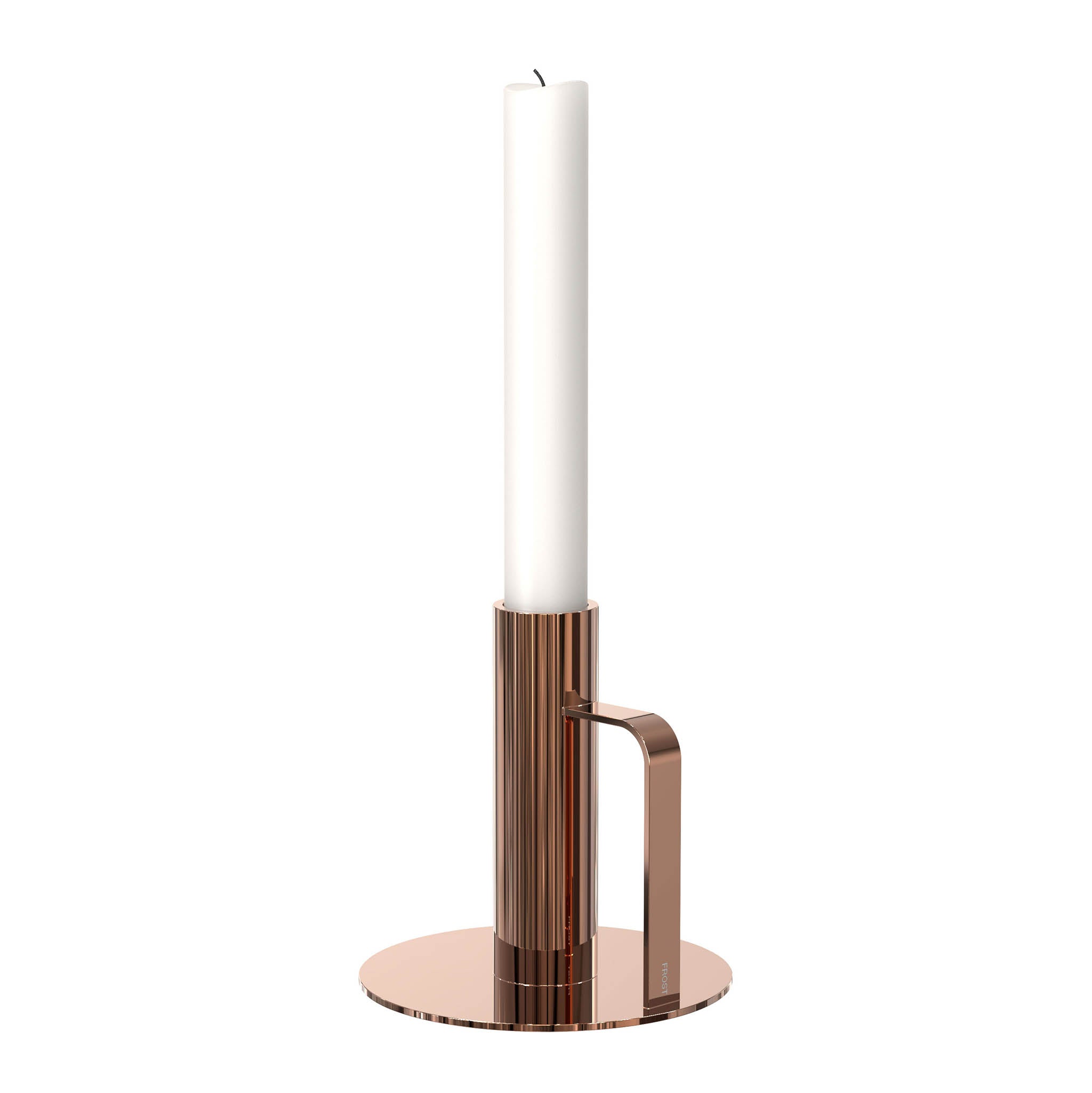 Design-Kerzenhalter in poliertem Kupfer – dekoratives Accessoire mit modernem Charme.