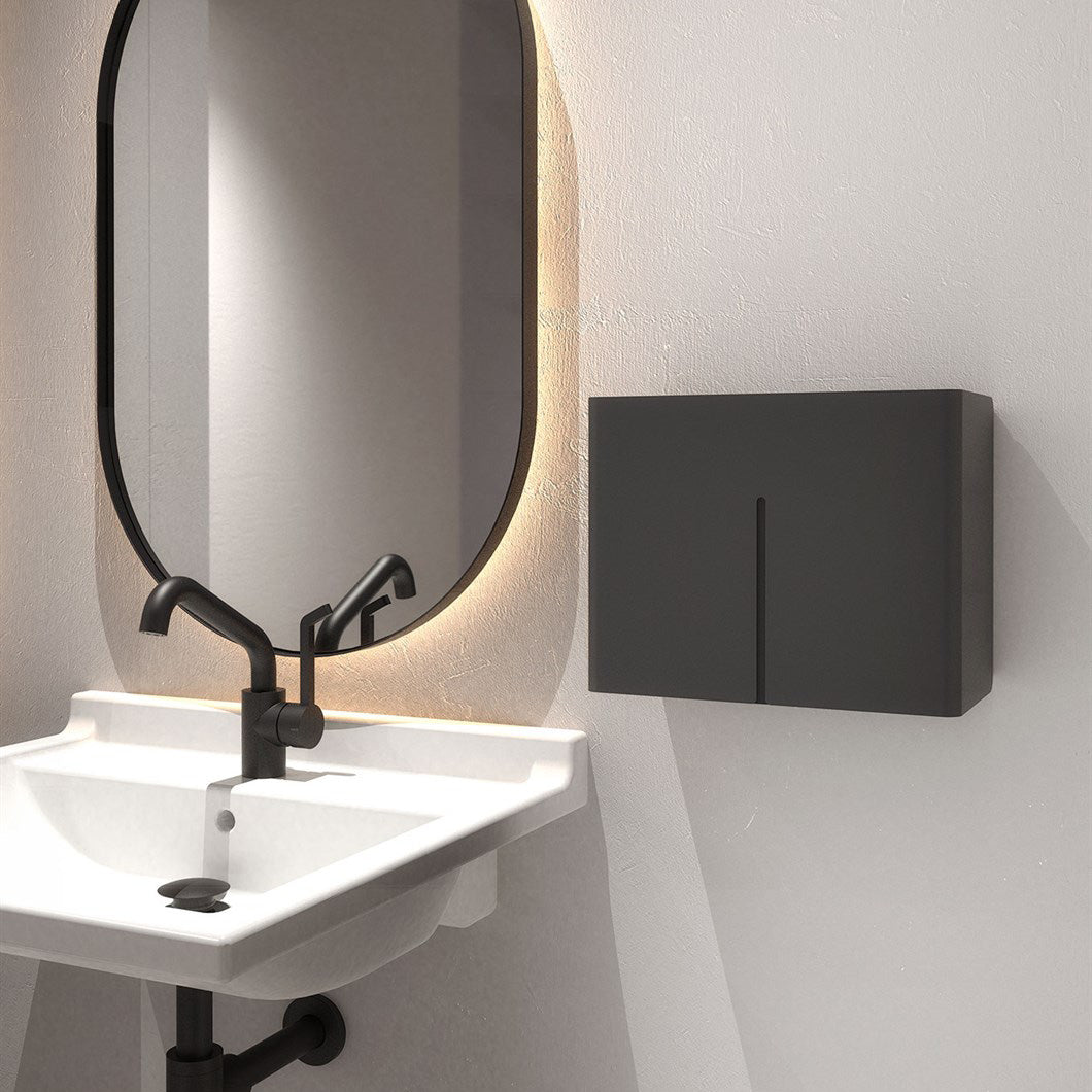 Elektrischer Händeföhn in mattem Schwarz von Frost Denmark mit 2500 Watt Leistung und optional einsetzbarem HEPA-Filter für stilvolle Sanitäranlagen