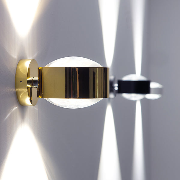 24 Karat Gold PUK Maxx Wall Plus Wandleuchte, bietet luxuriöse Beleuchtung mit dimmbarem, warmweißem LED-Licht.