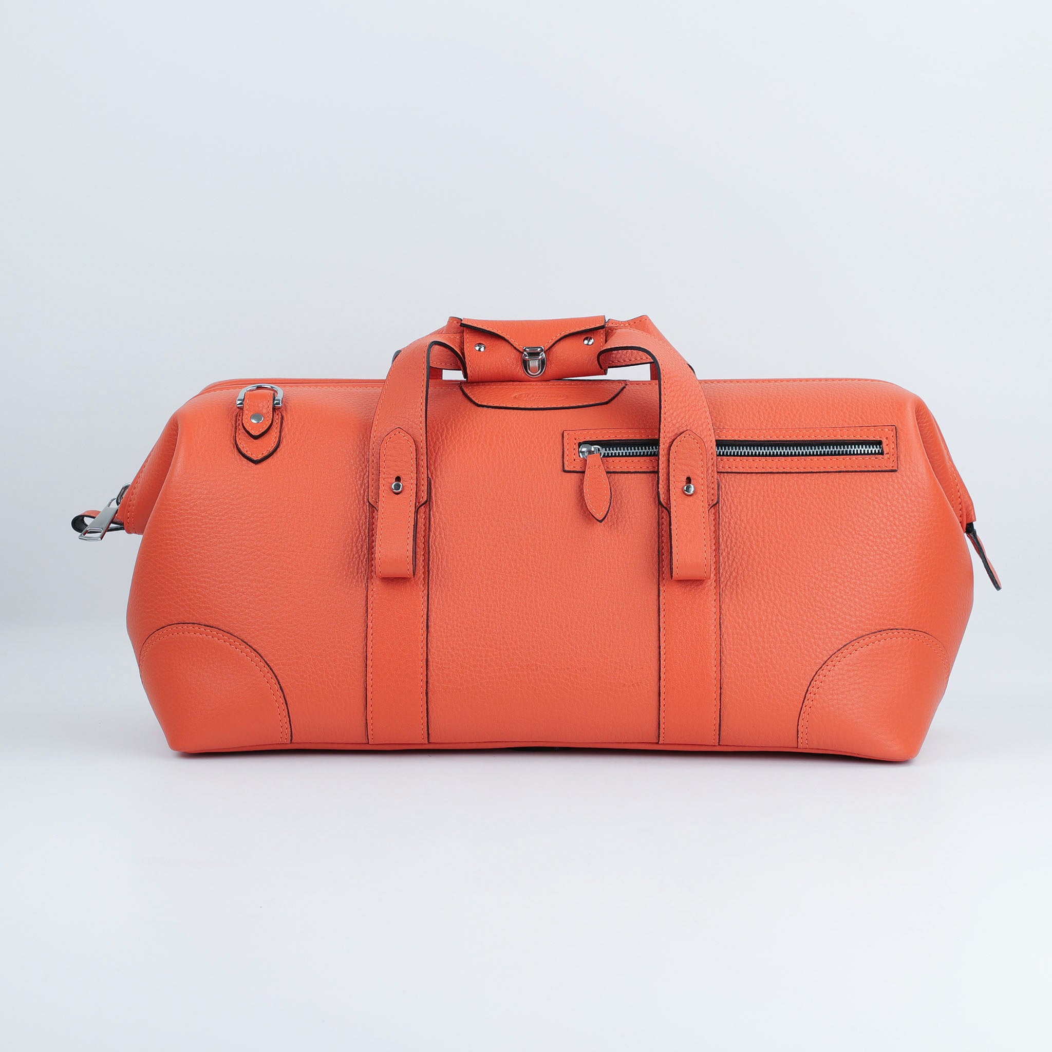 Handgefertigte Lederreisetasche Orange von F. Hammann – edles Weekender-Modell mit Stahlbügelöffnung, Innenfächern und hochwertiger Metallbeschlag-Ausstattung.