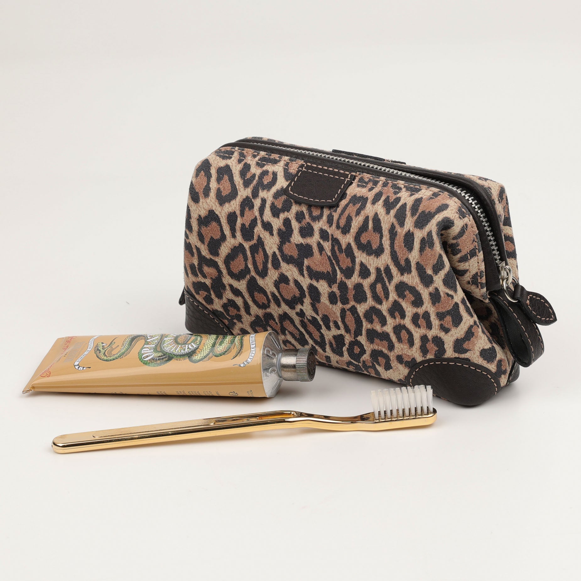 Exklusive Lederkulturtasche von F. Hammann in Leopardenoptik – robustes, naturgegerbtes Kalbsleder mit fein strukturiertem, handgefertigtem Finish