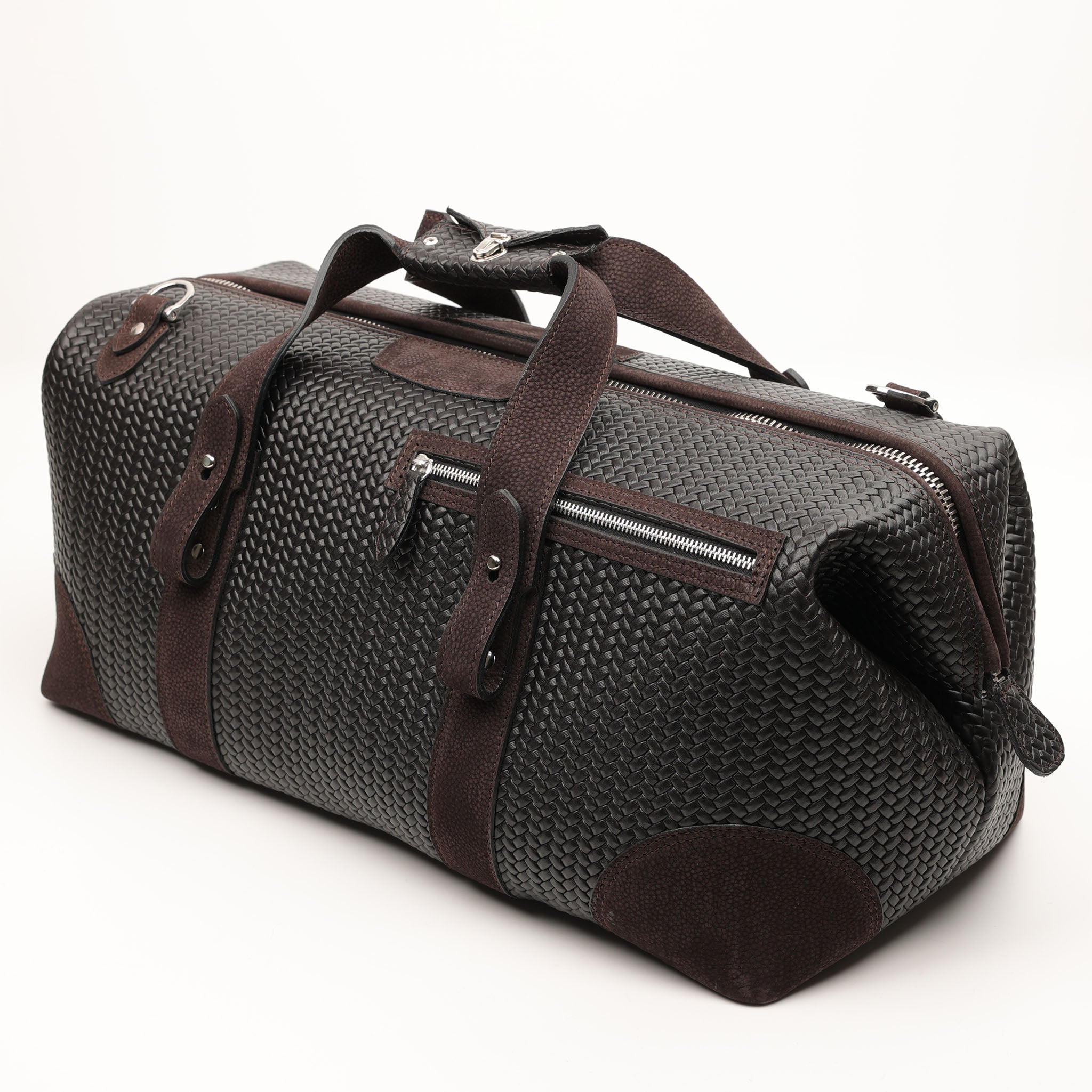 Edler Weekender von F. Hammann aus geflochtenem dunkelbraunem Chervo Kalbsleder – handgefertigt in Deutschland mit beigem Veloursleder-Innenfutter und Metallbeschlägen.