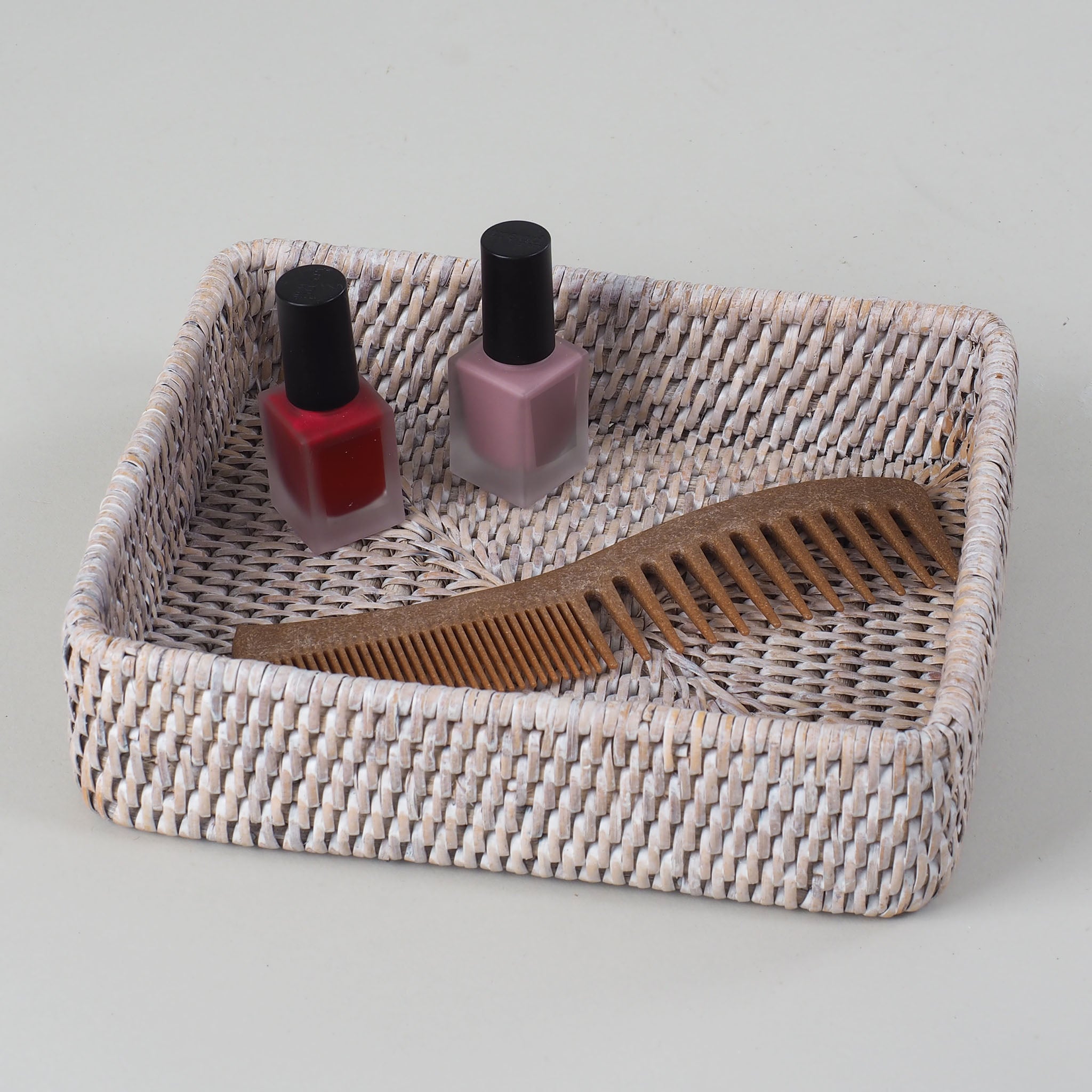 Elegante Ablage in hellem Rattan-Design, perfekt für Kosmetik-Organizer oder Badezimmerdeko, Decor Walther Basket, dasfeinebad
