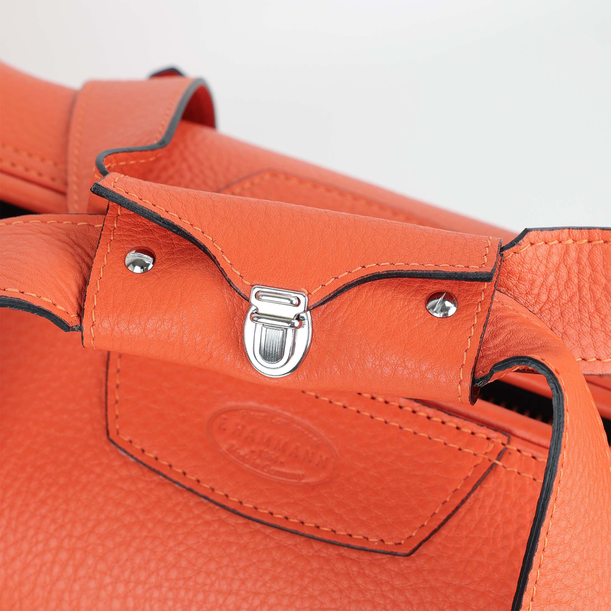 	Hochwertige Ledertasche von F. Hammann für Wochenendreisen – gefertigt in Deutschland mit geräumigem Innenfach und verstellbarem Schultergurt.