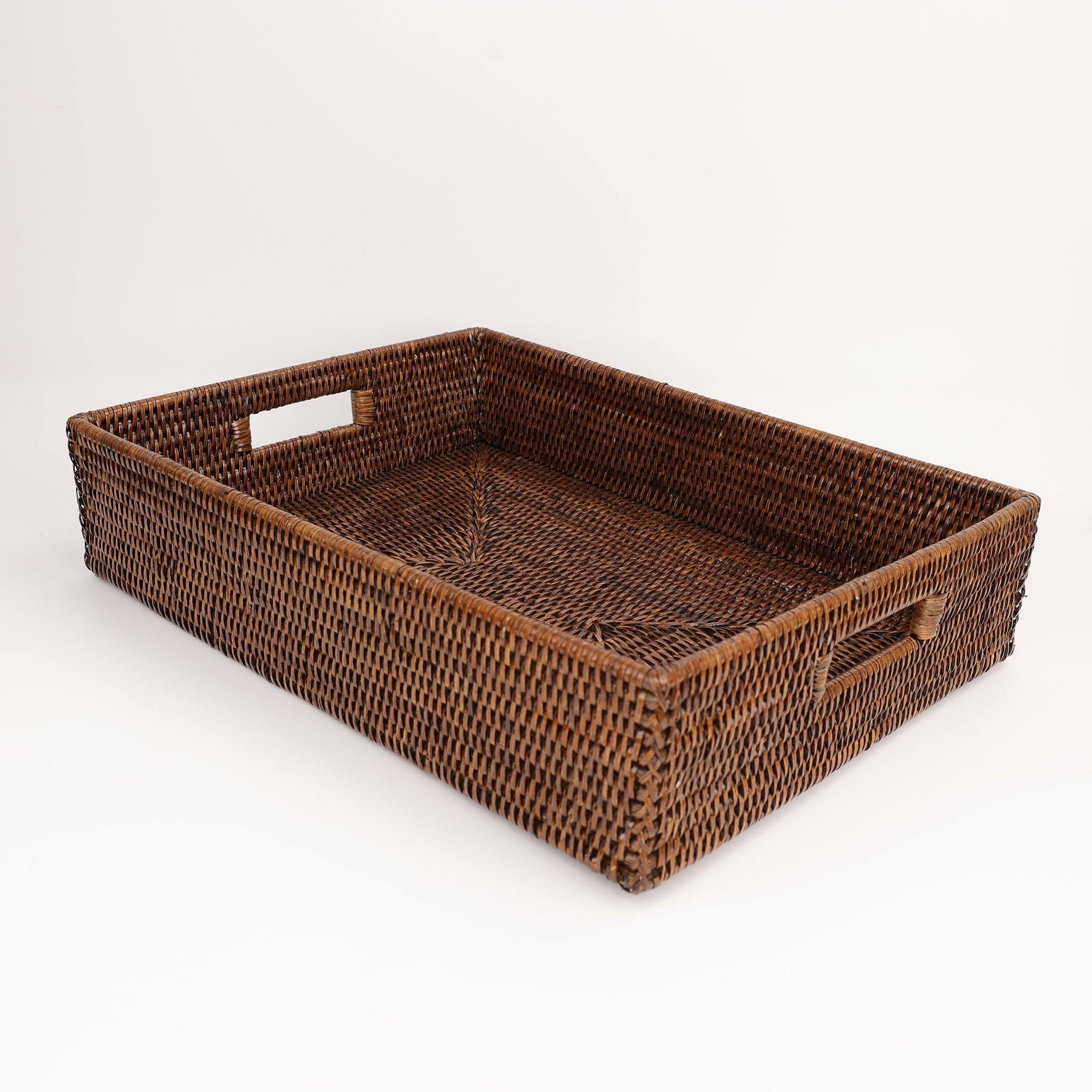 Rechteckige große Ablage Basket TAB3 aus dunklem Rattan, perfekt als Badezimmerablage oder Organizer, von Decor Walther, dasfeinebad