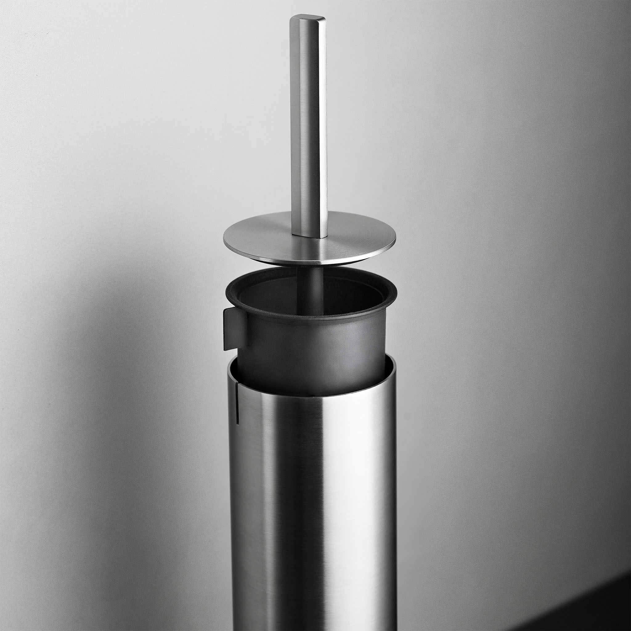 Toilet brush Reframe