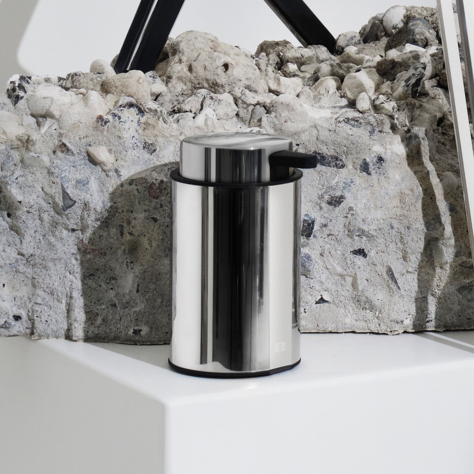 Soap dispenser Reframe