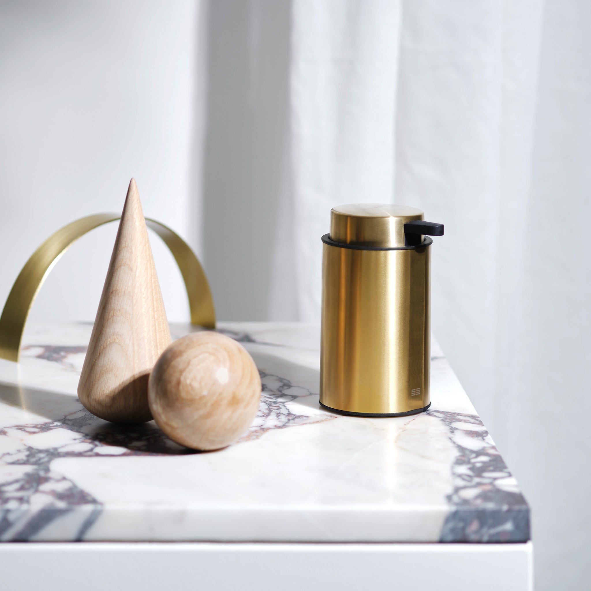 Soap dispenser Reframe