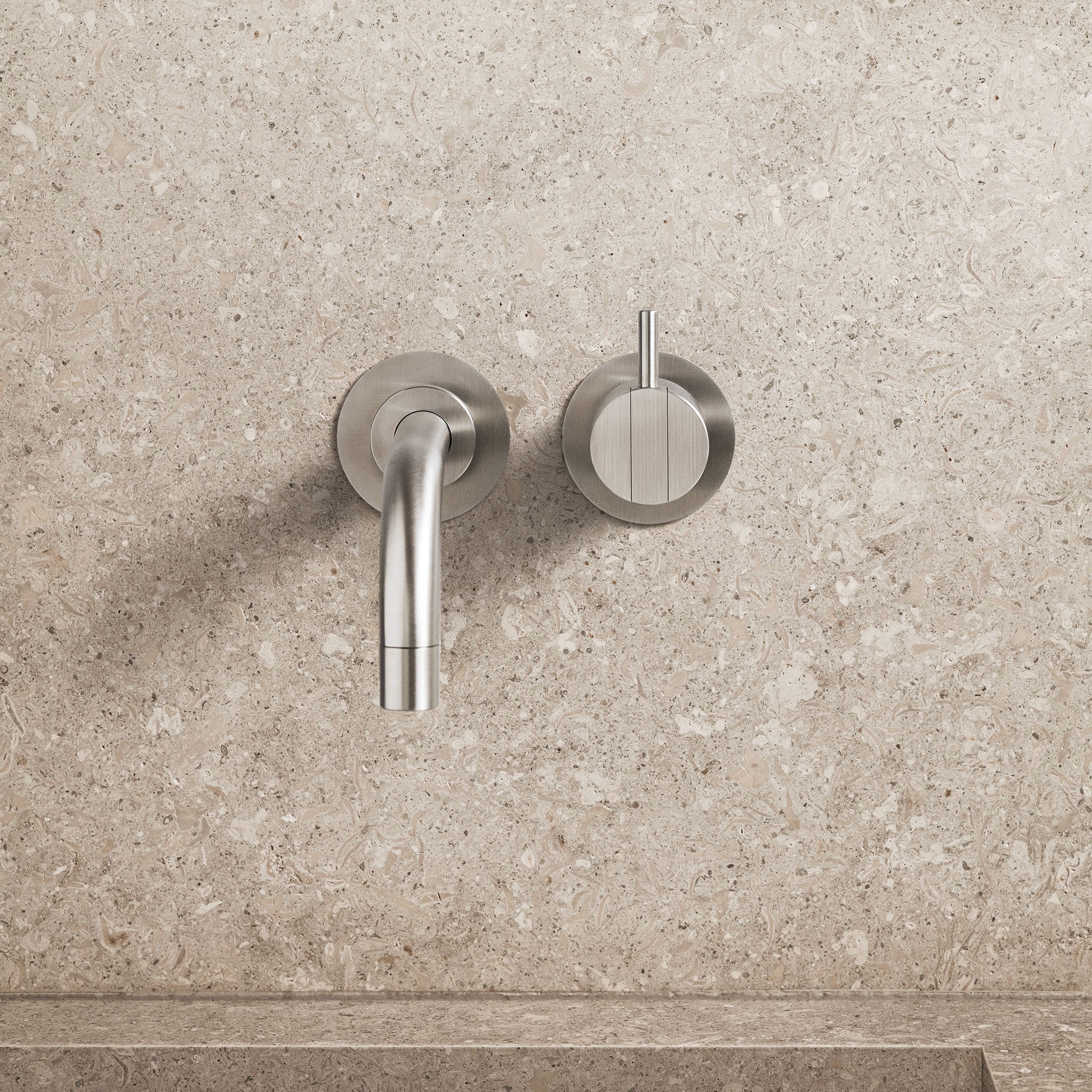 Vola Armatur 111X Edelstahl gebuerstet mit Griff rechts, hochwertige Edelstahl Designarmatur fuer moderne Baeder.