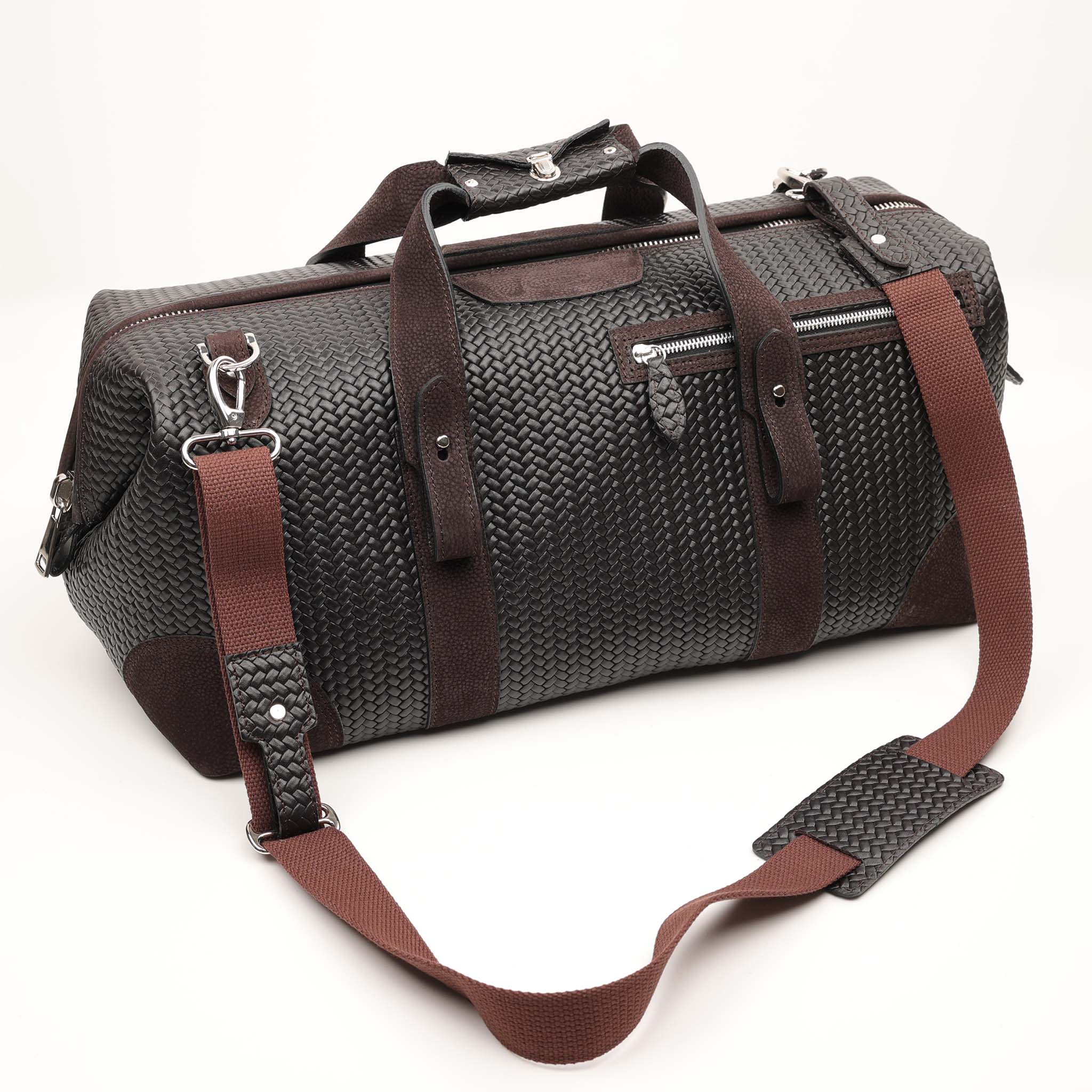 Stilvoller Weekender von F. Hammann – dunkelbraune Lederreisetasche in Flechtoptik mit stabilem Tragegriff, Reißverschluss und Handwerkskunst Made in Germany.