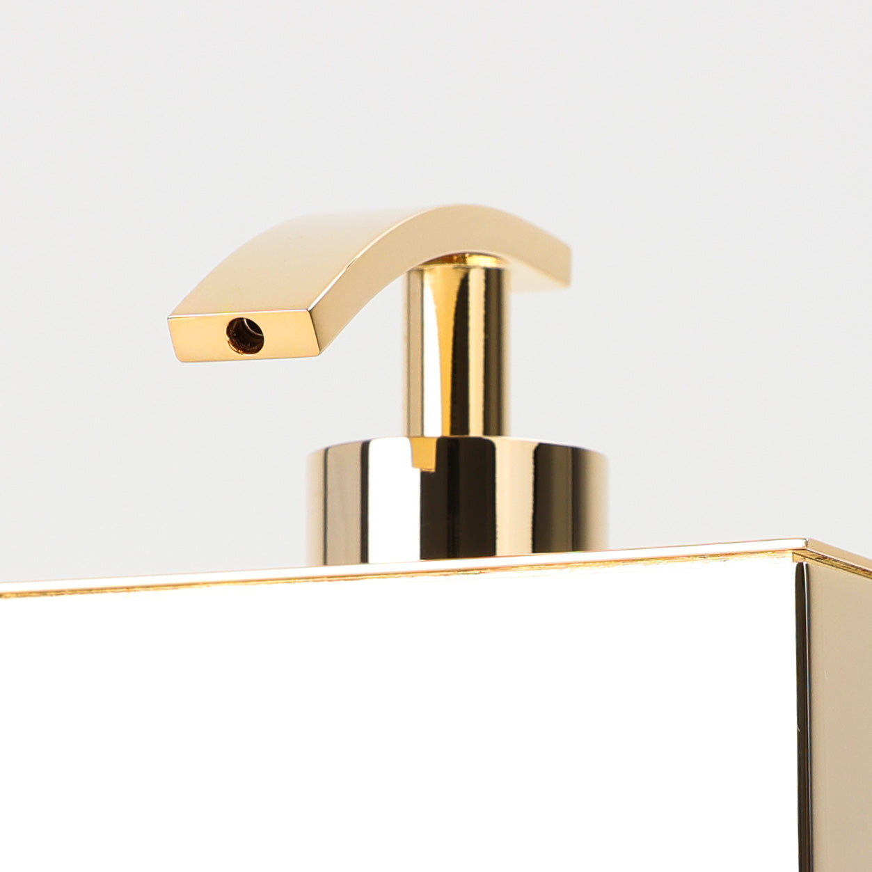 Tülle des Windisch 90101 O Seifenspenders in 24-Karat-Gold-Optik, modernes und luxuriöses Design, ideal für elegante Badezimmer und Gäste-WCs