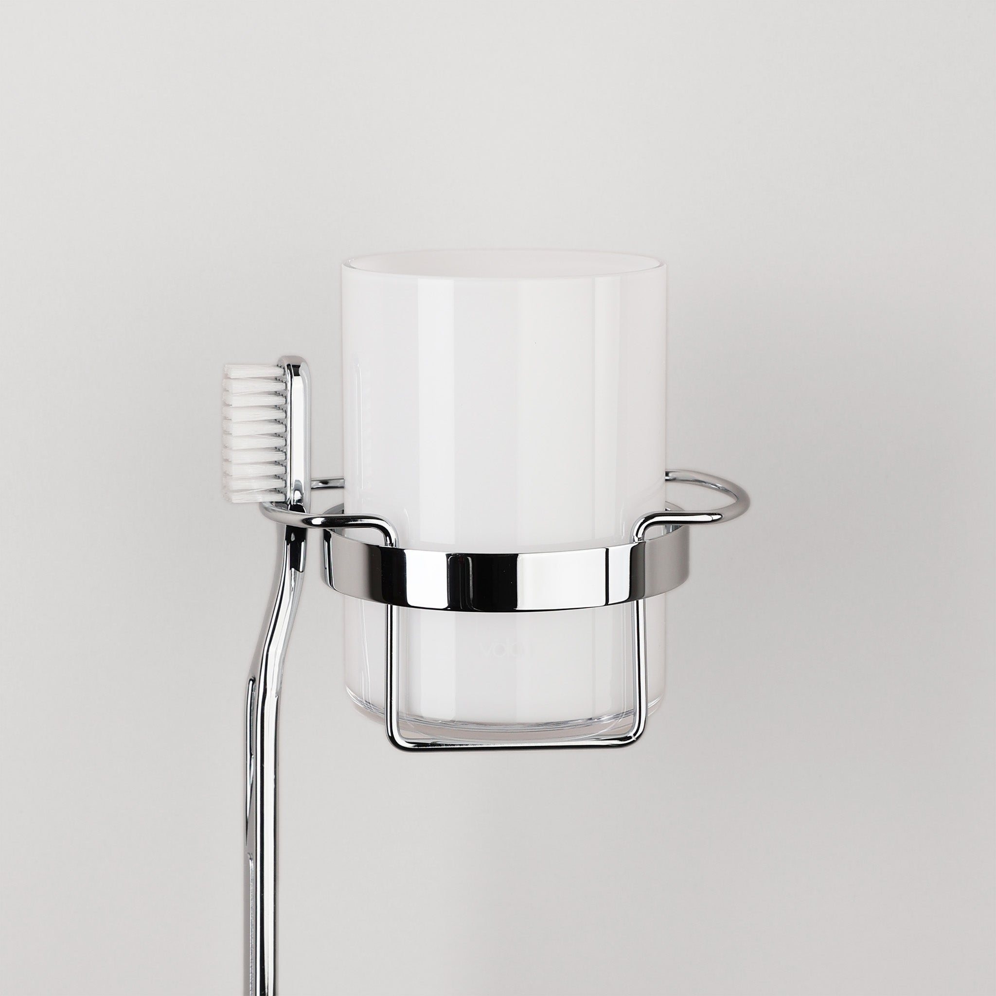 Vola Zahnputzbecher in Chrom – eleganter Wandbecher mit Glas und Zahnbürstenhalter für Bad oder Gäste-WC.